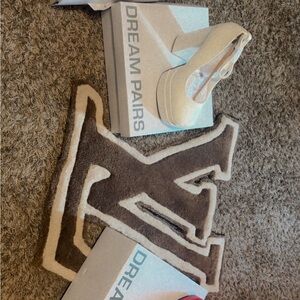 Dream Pairs Ivory Pumps